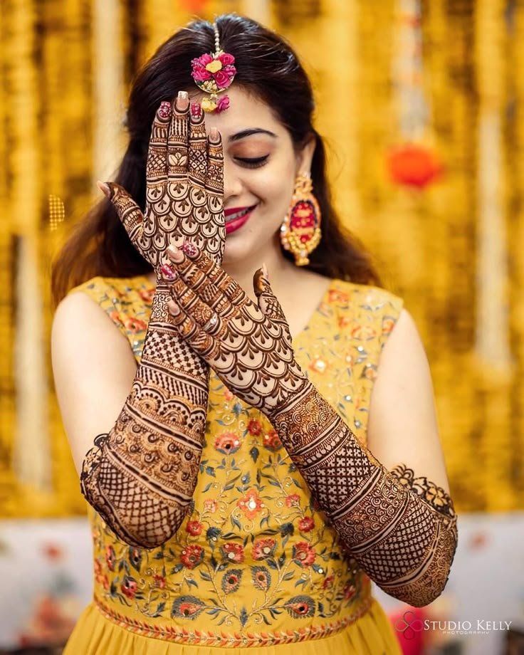 Mehndi Artist